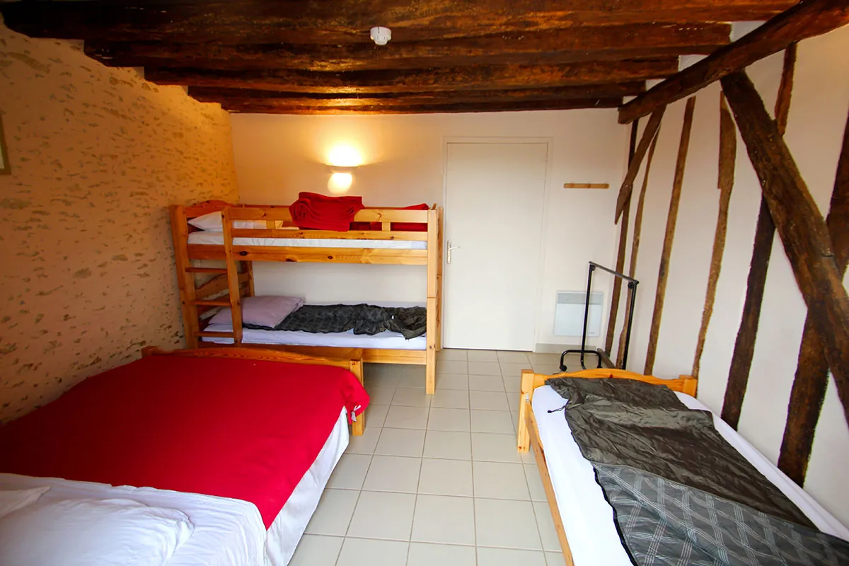 Une chambre du gîte avec lits superposés