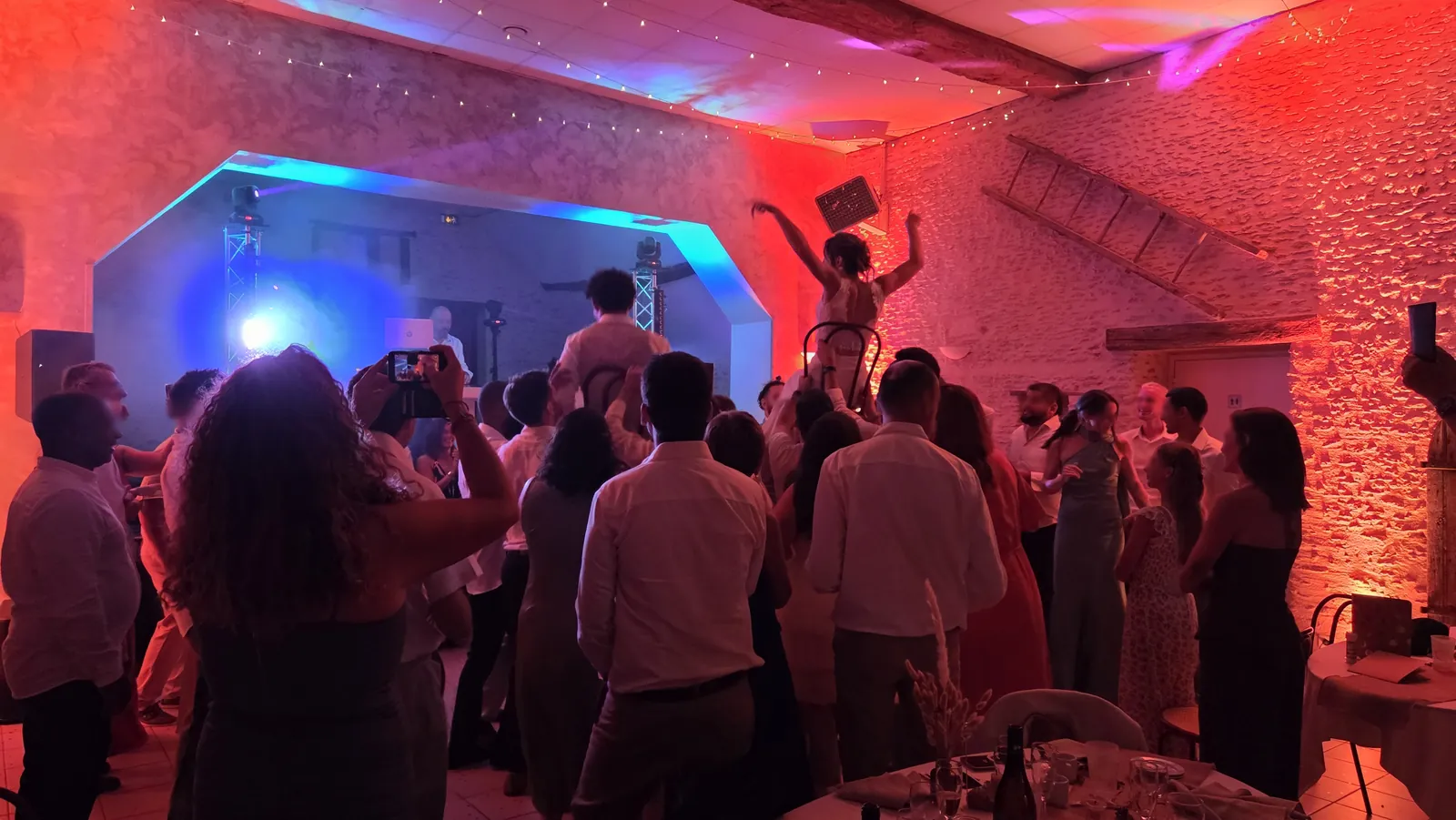 La fête sous les lumières, devant la scène