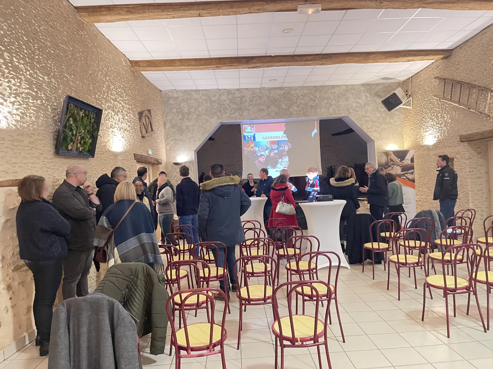 Séminaire : projection sur la scène de la salle